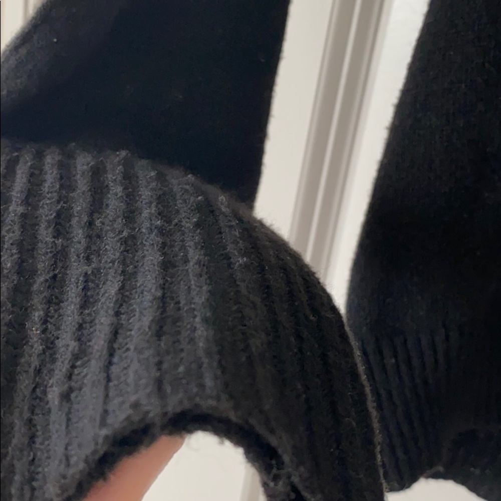 Black Banana Republic cardigan sweater - Picture 6 of 10